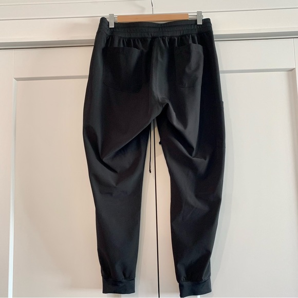 2 pairs of scrub pants - Picture 3 of 6